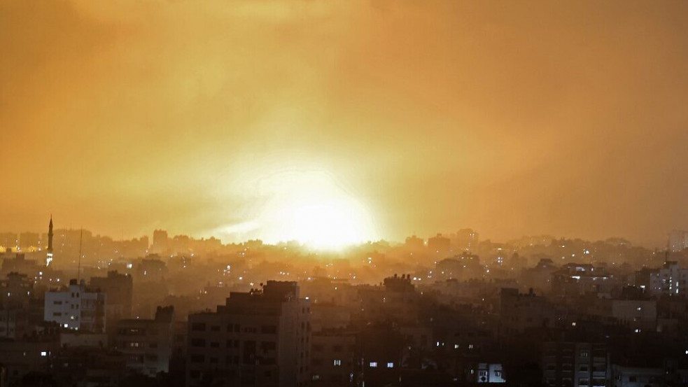 Péntek: Izrael vörösre festette Gáza felett az eget, 180 fokos fordulatot vett a választási őrület is