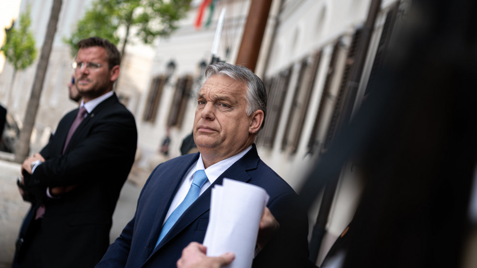 Orbán belengette egy negyedik oltás lehetőségét is, elkezdik oltani a 12-16 éveseket