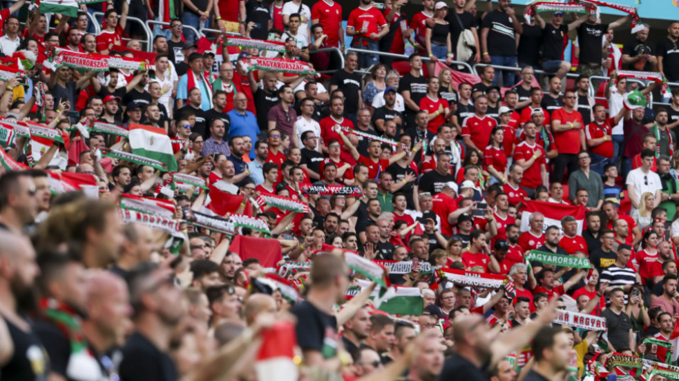 Percről percre: piros-fehér-zöldbe öltözik az ország, fotókkal üzennek a válogatottnak