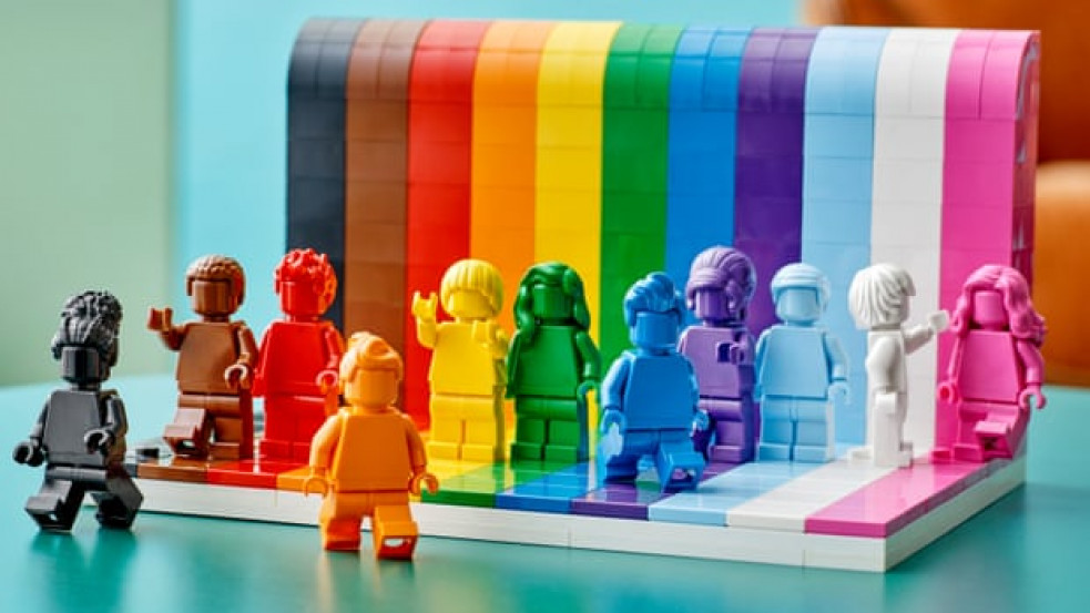 Beszállt a szivárványmozgalomba, LMBTQ-figuraszettet dobott piacra a Lego