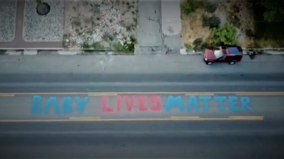‘Baby Lives Matter’ feliratot festettek egy Planned Parenthood klinika elé