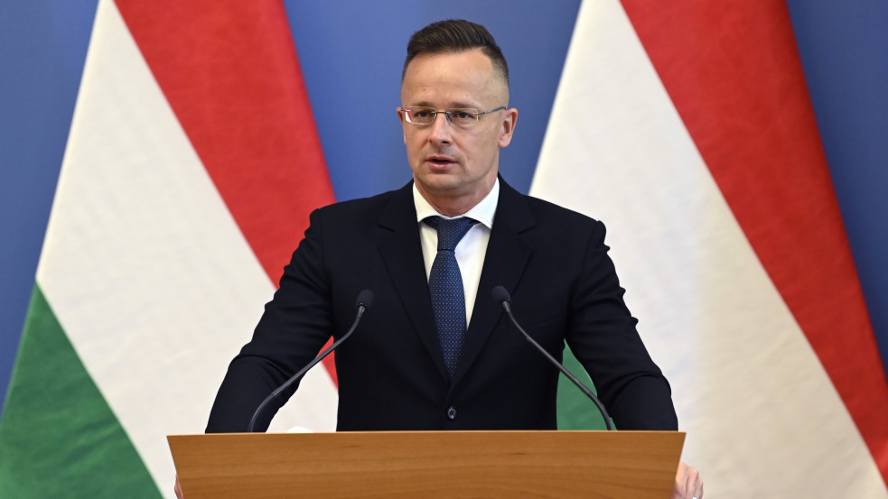 Szijjártó: kikérem magamnak, hogy ki tudja milyen szervezetek neveljék a gyermekemet a szexuális orientációkra