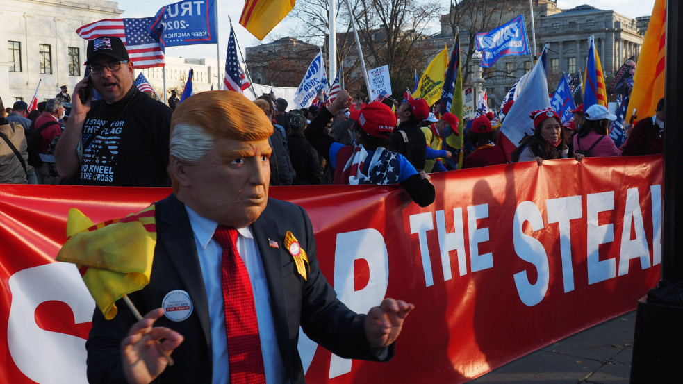 "Vajon kitartunk a hitünk mellett akkor is, amikor ilyen nagy az ellenállás?" - Trump-párti tüntetőkkel beszélgettünk Washingtonban