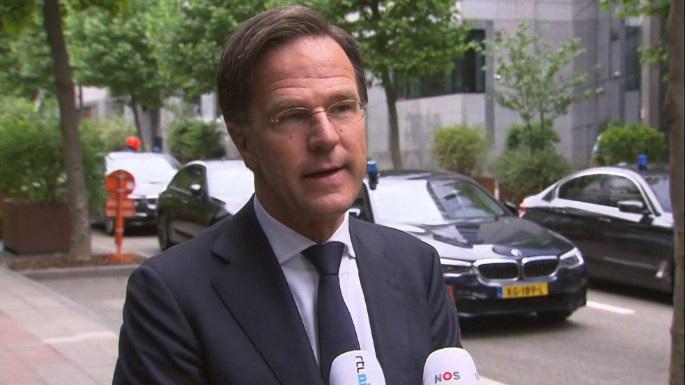 Rutte: Magyarországnak térdre kell ereszkednie, és vissza kell vonnia a törvényt!