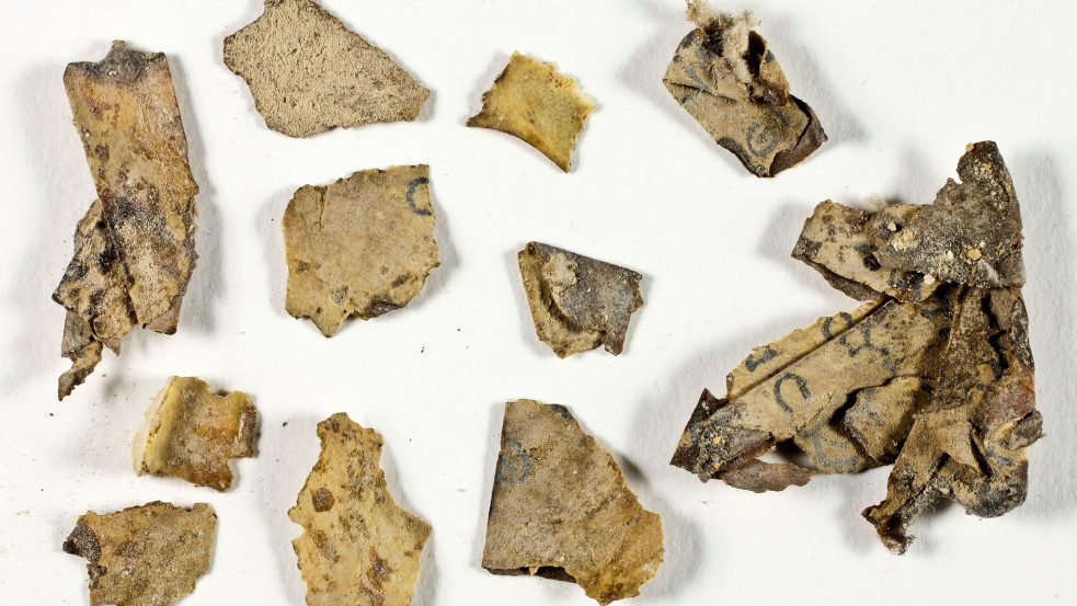 Szenzációs felfedezés: 2000 éves bibliai tekercstöredékekre leltek a Júdeai-sivatagban
