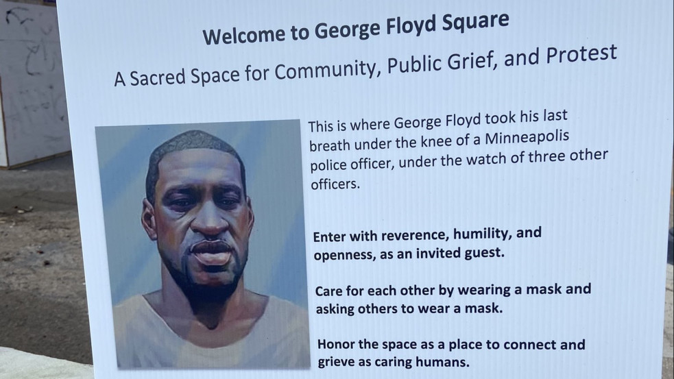 "Emelkedjenek felül önmagukon" - Fehér embereknek szóló "utasításokat" helyeztek ki a George Floyd-térre