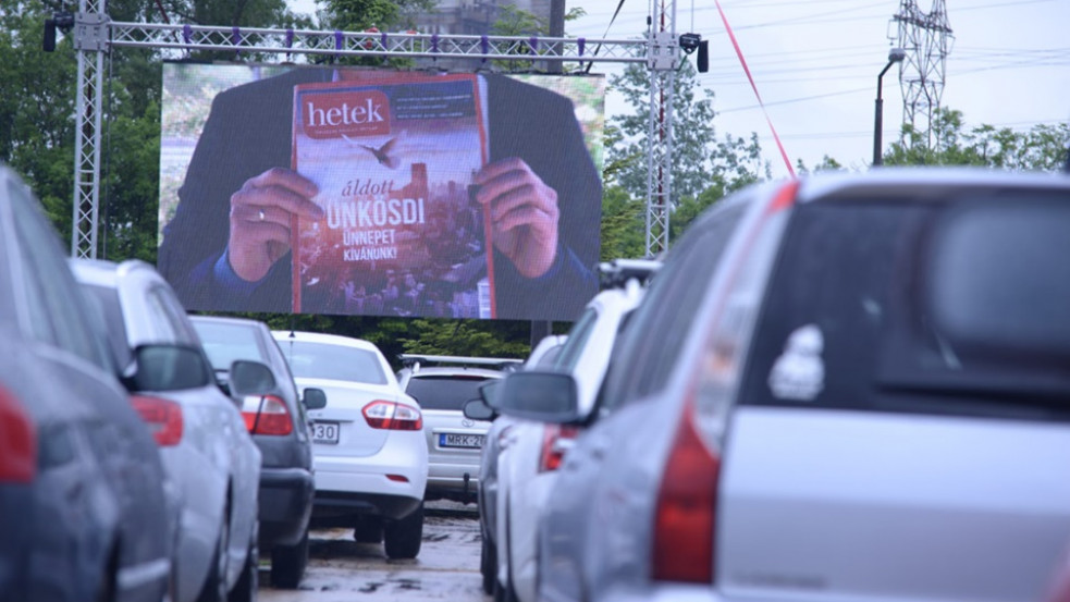 Autós moziban tartott istentiszteletet a Tatabányai Hit Gyülekezete