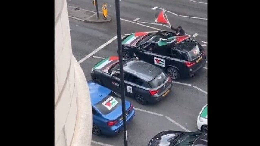 Durva mocskolódás közepette vonult végig egy palesztin zászlós konvoj London zsidó kerületein