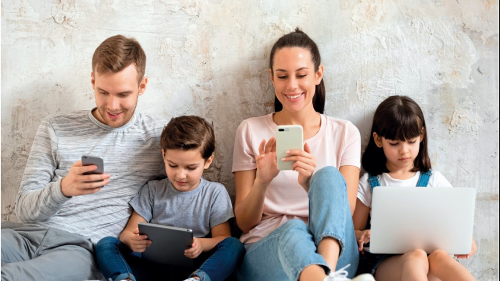 Képernyőtudatos család: mikor adjunk telefont egy gyerek kezébe?