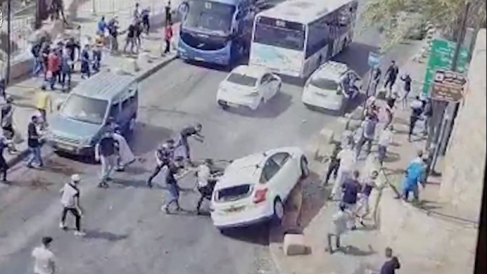 Hajszálon múlt, hogy meglincseltek egy izraeli sofőrt arab tüntetők Jeruzsálemben - felvétel