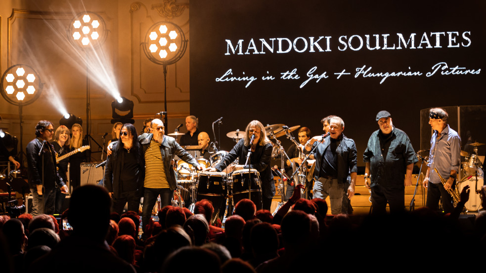 Magyarországon is siker lett a Mandoki Soulmates világsztárokat felvonultató albuma(x)