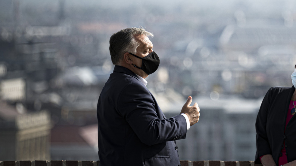 Orbán a járványról: jövő nyárig kell még kibírni