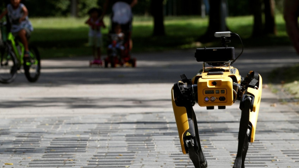 Robotkutyák őrzik a rendet Szingapúrban