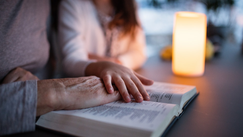 Reménytelivé tesz a gyakori bibliaolvasás - derül ki a Harvard friss felméréséből