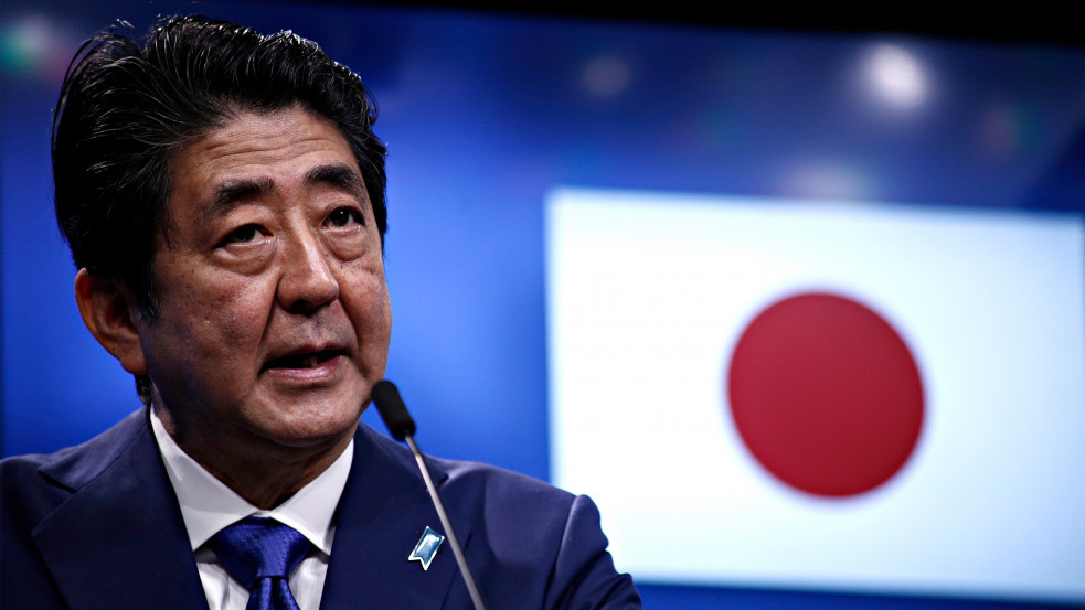 Lemondott a japán miniszterelnök