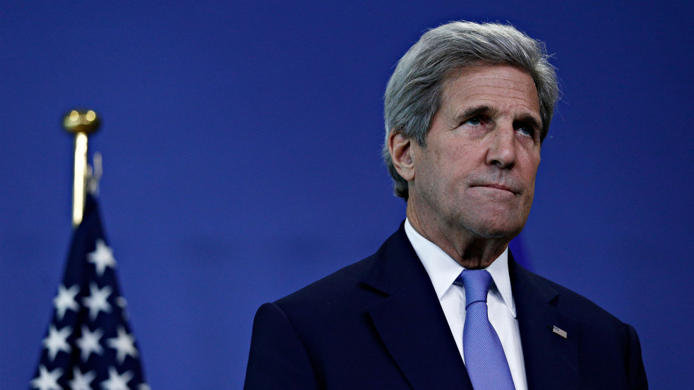 Izraeli légicsapásokról informálta volna Iránt John Kerry? - a volt amerikai külügyminiszter tagad 