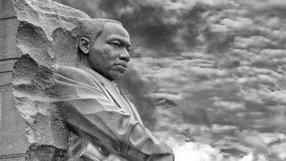 Martin Luther King szobrát is ledöntik, ugye?