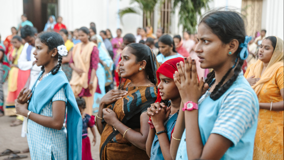 Elvágott torokkal is a feleségét bátorította - brutális támadások az indiai keresztények ellen