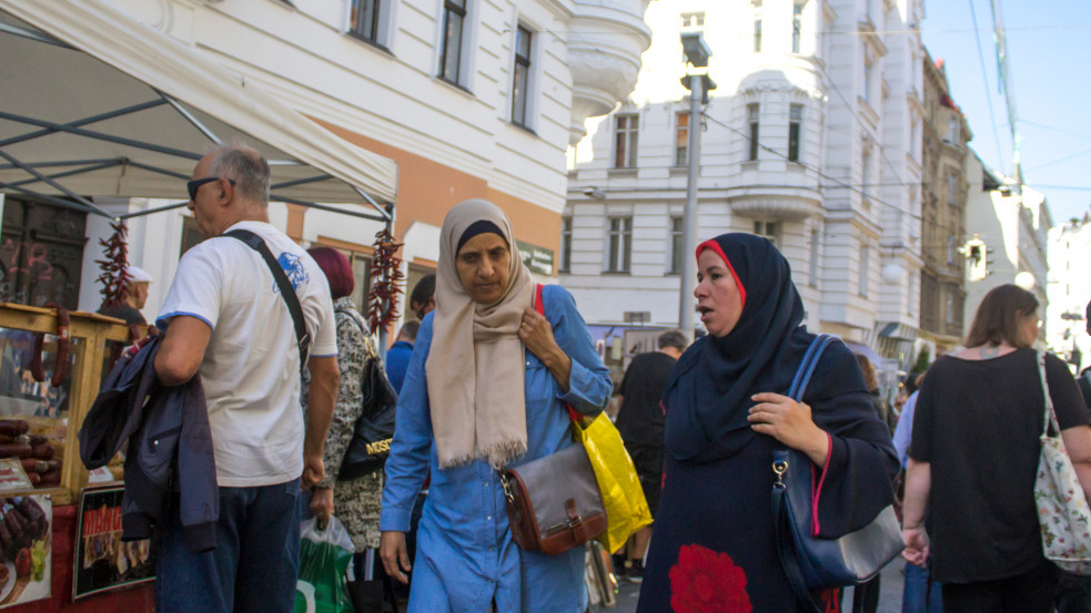 Monitorozták: Bécs lakosságának közel fele migrációs hátterű