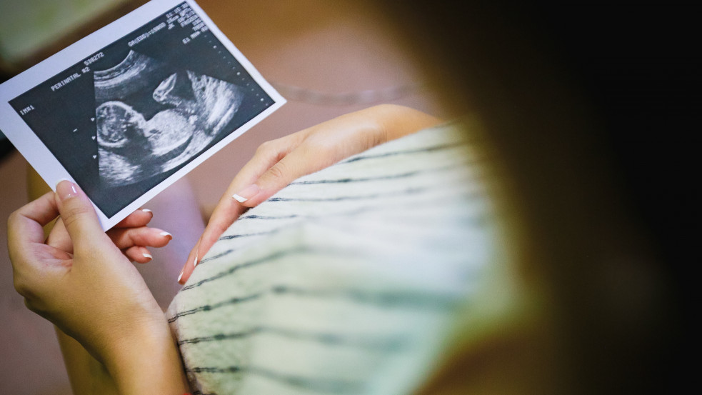 "Szülőképes testek" korlátlan abortuszjogaiért kampányol egy német párt