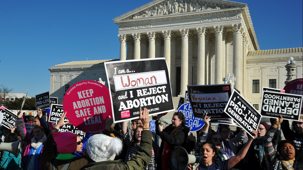 Újabb pofon a Legfelsőbb Bíróságtól: abortuszkorlátozó törvény került süllyesztőbe
