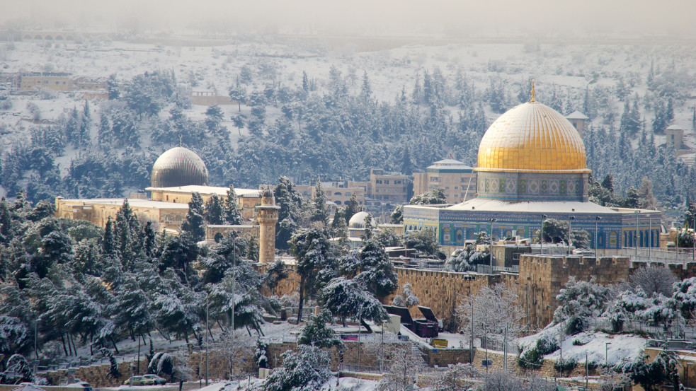 Önfeledt hógolyózás és hóemberépítés járvány idején: hat év után újra havazott Jeruzsálemben