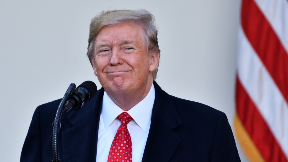 "Más terveik vannak a vita napjára" - elmarad a második megmérettetés, Trump folytatja a kampányt