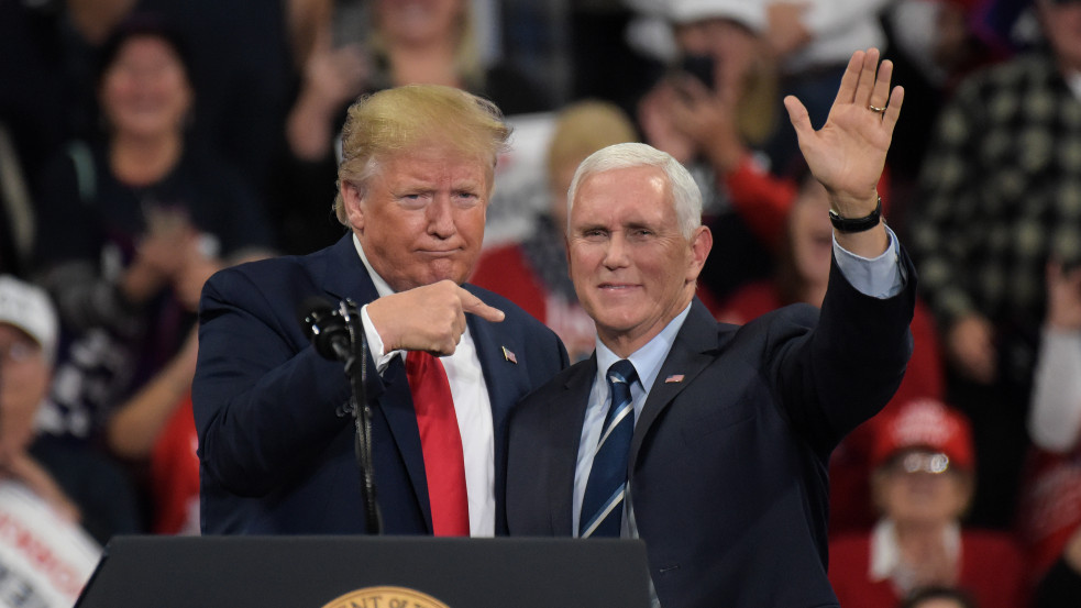 Trump: „Remélem, Mike Pence megoldja nekünk” 