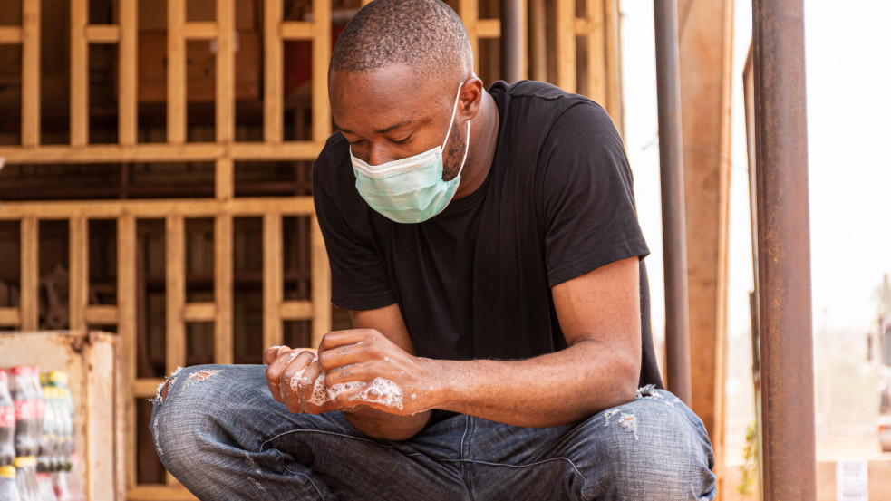 Világsztárok gigakoncerteznek, berobbanhat a járvány Afrikában