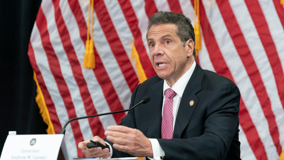 Nem hajlandó lemondani a szexuális zaklatással vádolt New York-i demokrata kormányzó