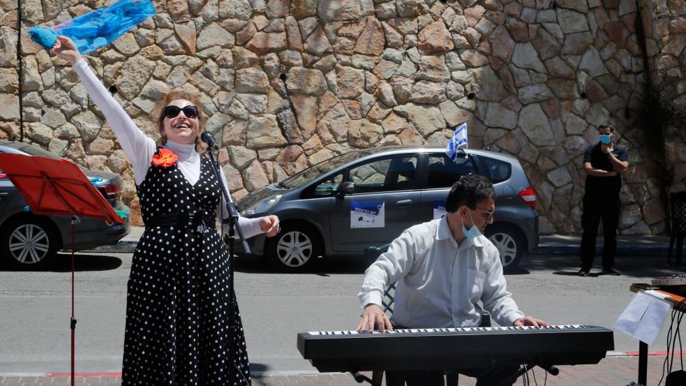 Izraelben már koncertet is tartottak: tovább enyhítettek a korlátozásokon Netanjahuék