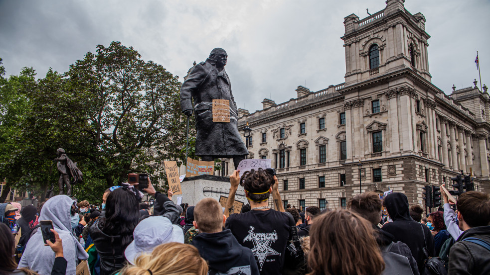 Churchill budapesti szobrát is megrongálták