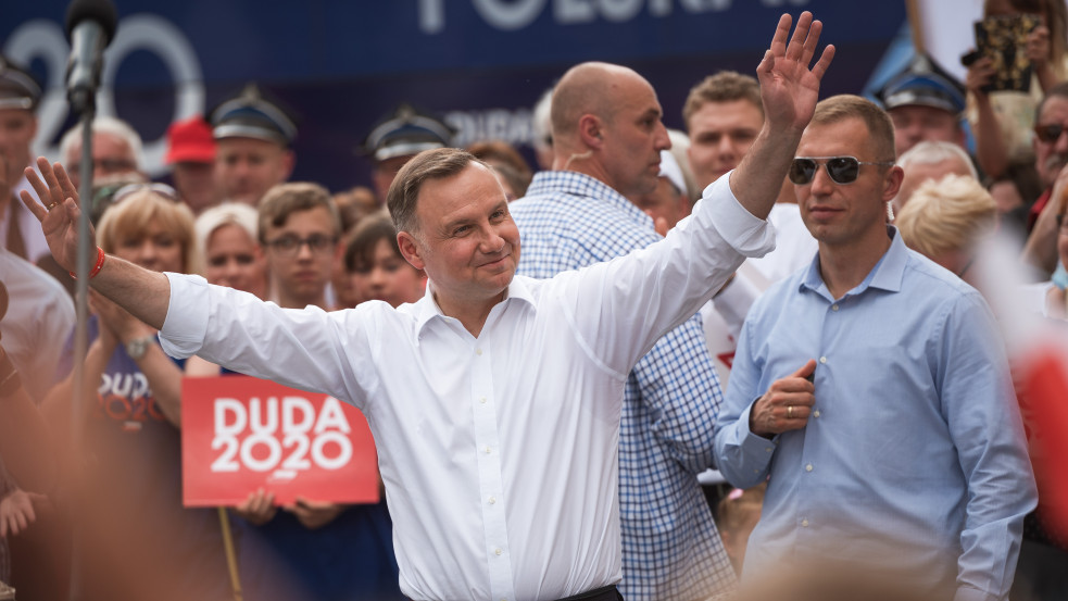 Andrzej Duda nyerte a lengyel választások első fordulóját