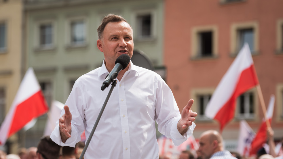 Megtiltaná az örökbefogadást a homoszexuális pároknak a lengyel elnök