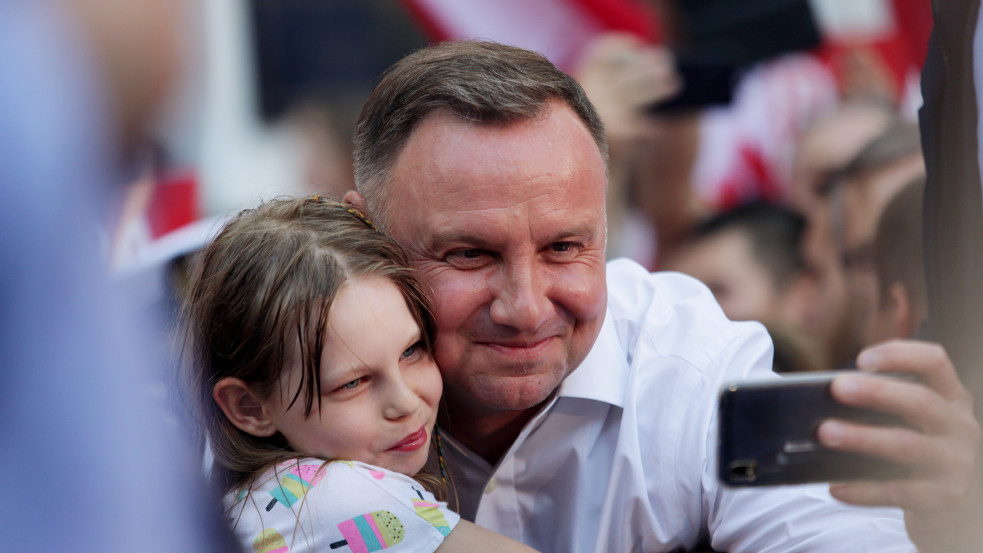 Andrzej Duda elnök is csatlakozott az ötezer fős életpárti demonstrációhoz Varsóban