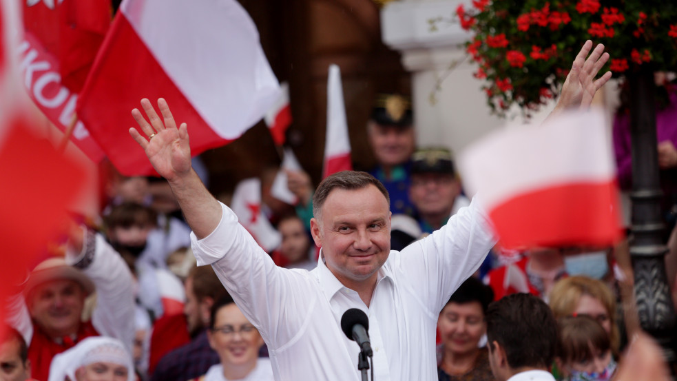 Szoros küzdelem után Andrzej Duda nyerte a lengyel elnökválasztást