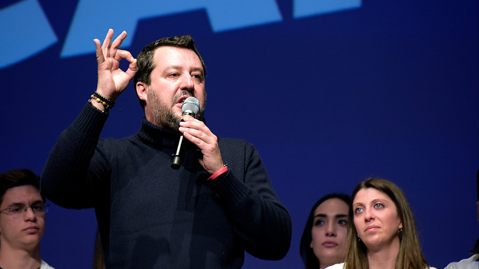 Erőteljes irányváltás migráció ügyben? - Salvini pártja ismét az olasz kormányban