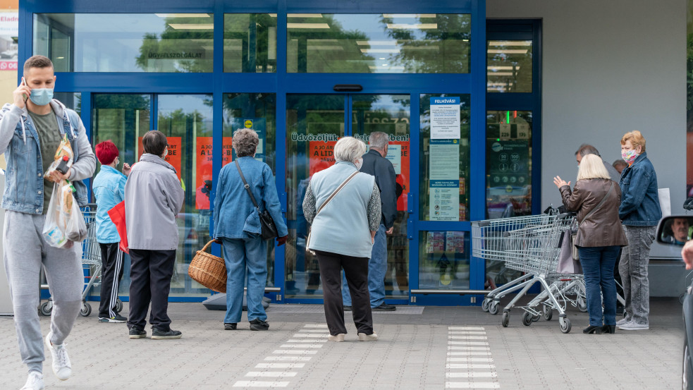 "Ne legyen tumultus karácsonykor" - felfüggesztették az idősek vásárlási sávját az ünnepi időszakra