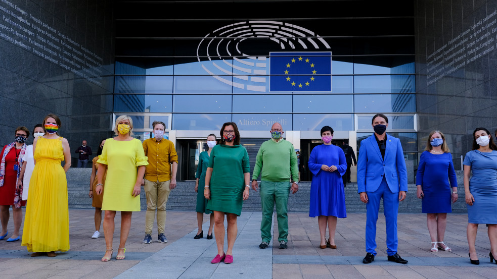 Tizenhárom uniós ország "aggódik" a magyar gyermekvédelmi törvény miatt