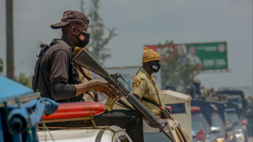 Több mint háromszáz nigériai iskolás fiú szabadult ki a Boko Haram terroristáinak karmaiból