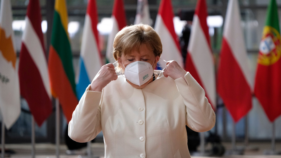 Oltóanyagoknak ellenálló vírusmutáns megjelenésétől tart Merkel bizalmasa