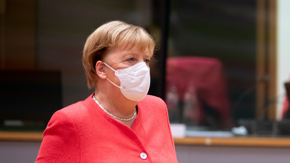 Merkelt is beoltották, AstraZenecát kapott