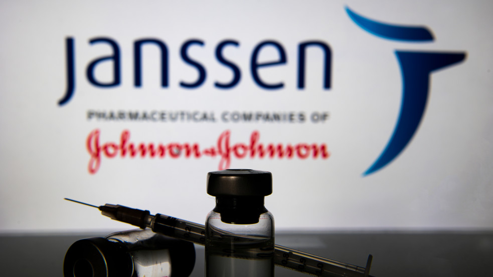 "Rendkívül ritka esetekben vérrögképződést okozhat" - felfüggesztik a Janssen-oltást Amerikában