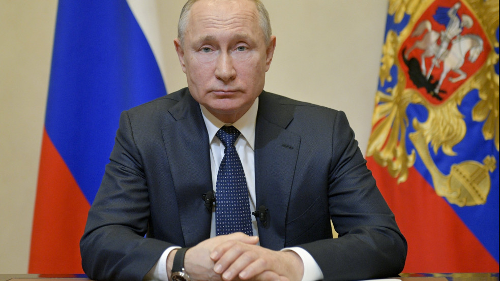 Putyin egyelőre nem adatja be az oltást, túl idős