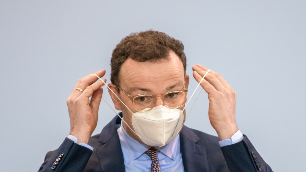 Korrupciógyanúba keveredett a homoszexuális német egészségügyi miniszter: férje cégétől rendeltek félmillió COVID-maszkot