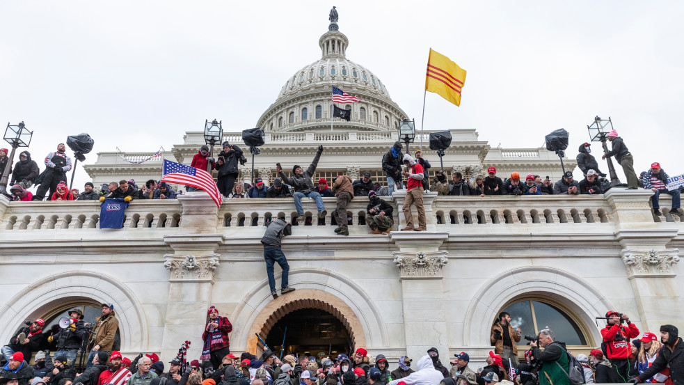 Eddig nem látott felvételeket mutattak be a Trump elleni eljárás során