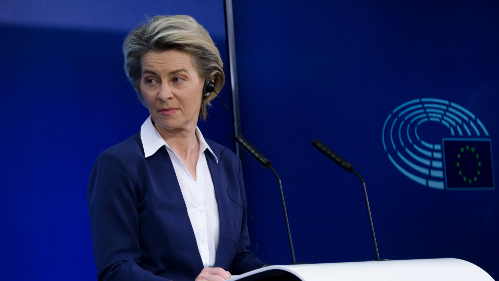 Von der Leyen felszólította az AstraZenecát a szerződésekben foglaltak teljesítésére