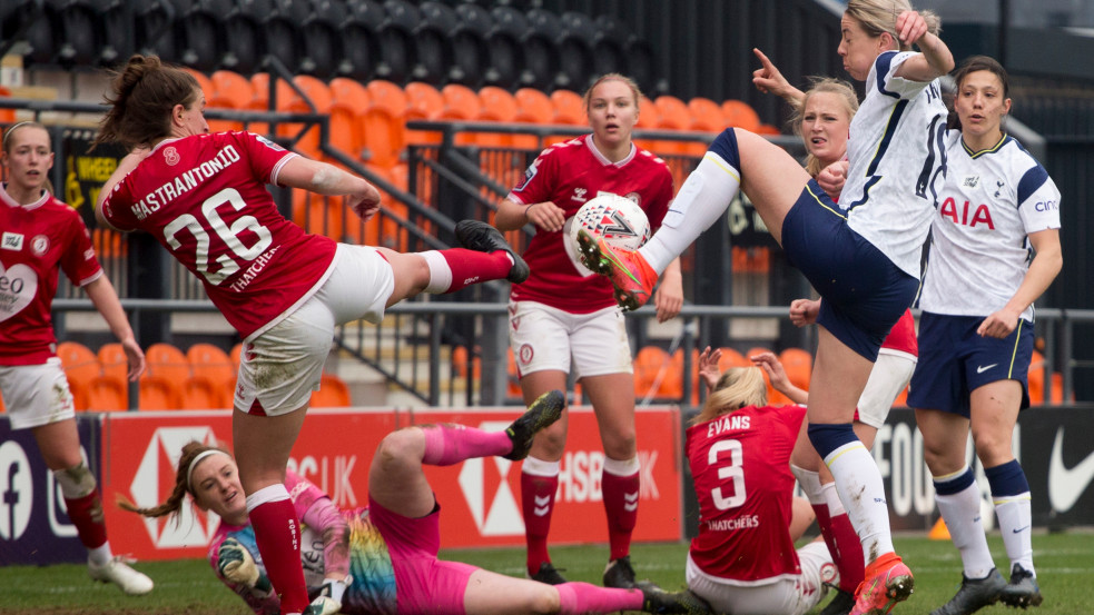 Nők és férfiak már vegyes csapatban is indulhatnak a holland amatőr bajnokságokban