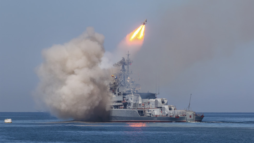 Iráni rakéta csapódott izraeli hajóba az Arab-tengeren