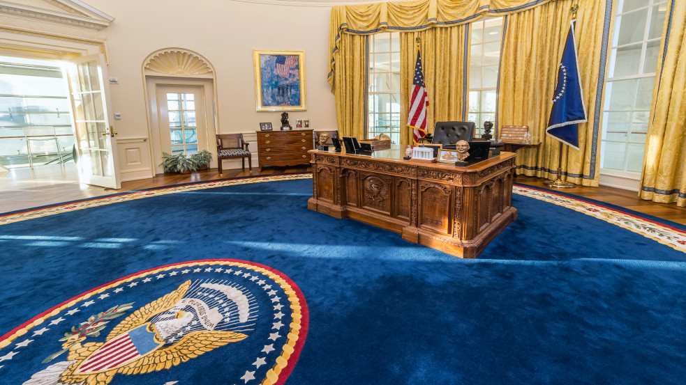 Biden jött, Churchill ment - így alakította át az ovális irodát a frissen beiktatott elnök